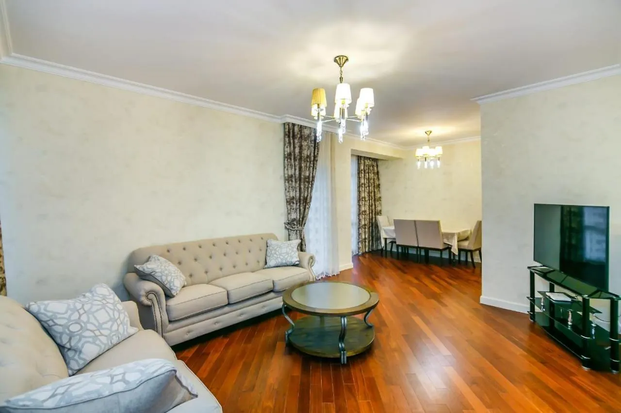 Lux Family Apartment In City Center Baku