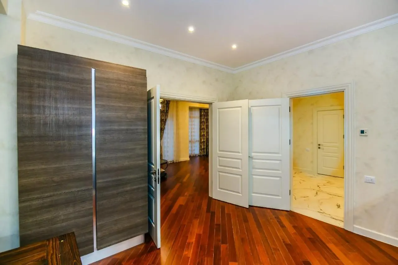 Lux Family Apartment In City Center Baku