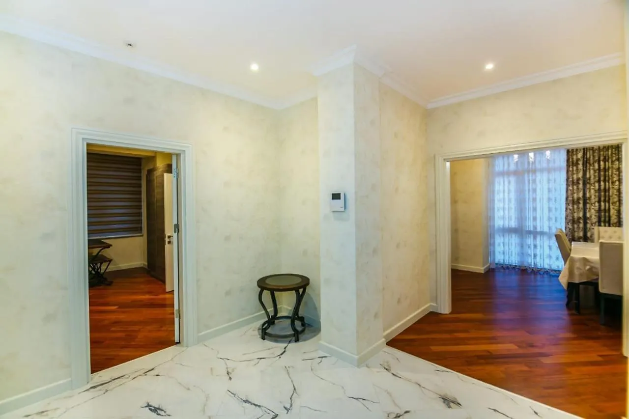 Lux Family Apartment In City Center Baku