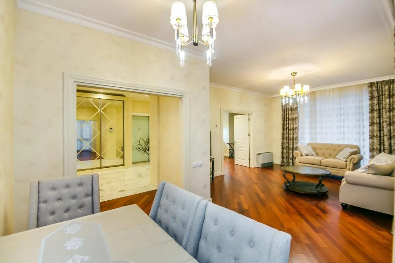 Lux Family Apartment In City Center Baku