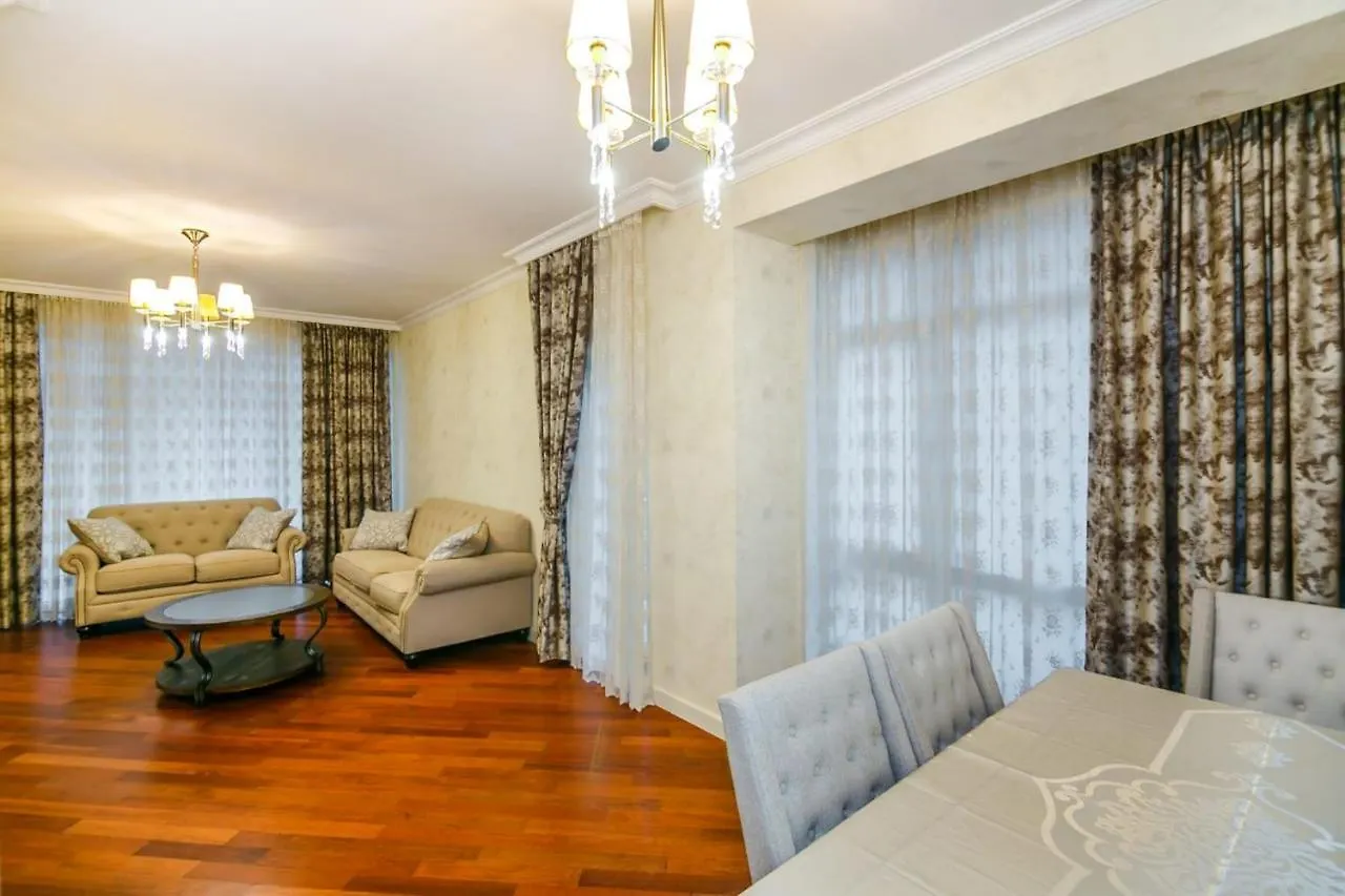 Lux Family Apartment In City Center Baku