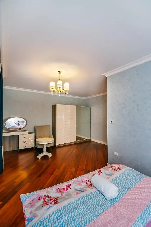 Lux Family Apartment In City Center Baku 0*,