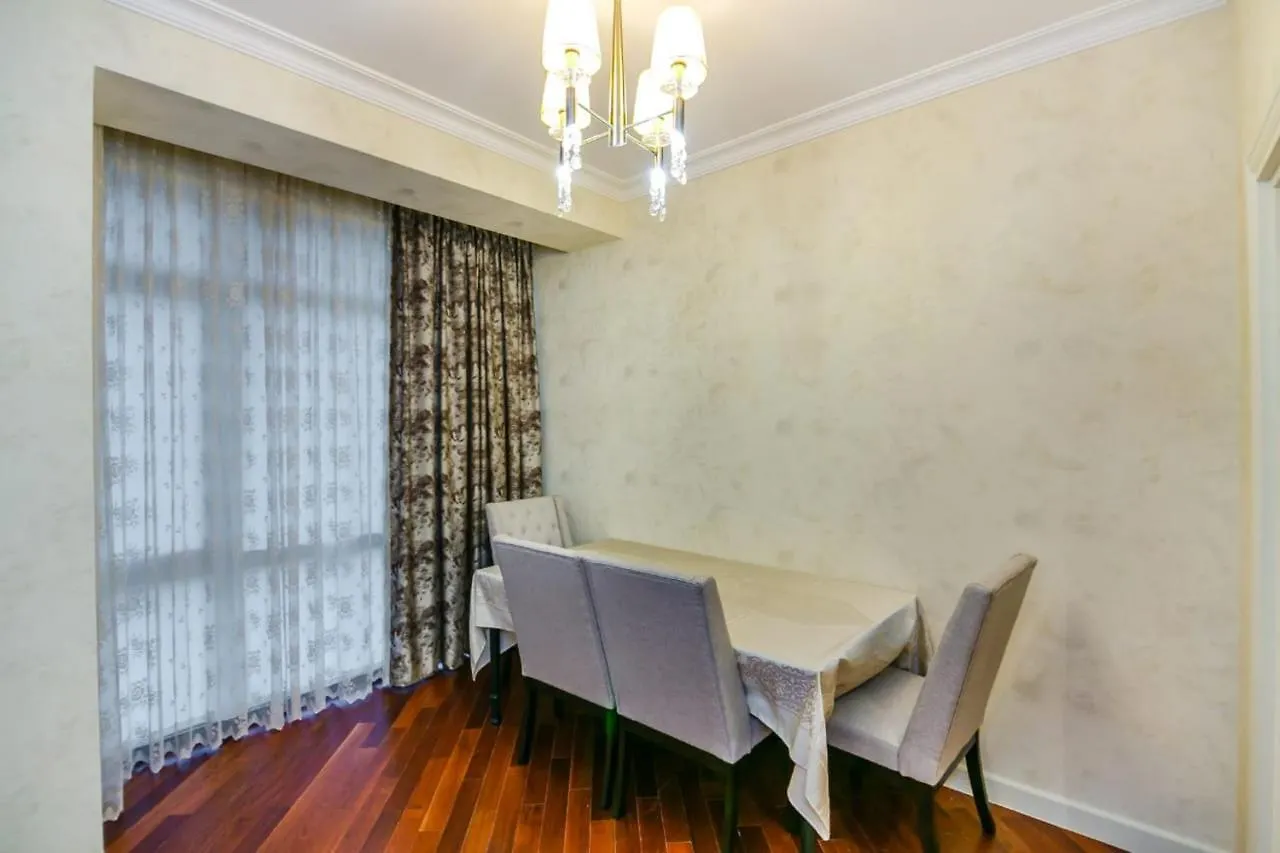 Lux Family Apartment In City Center Baku